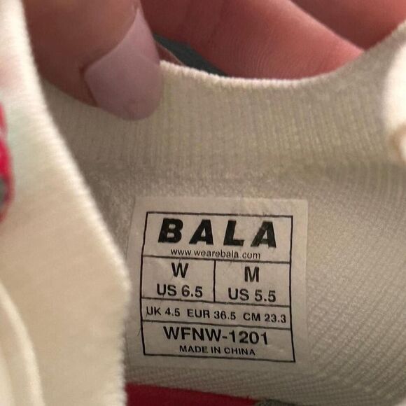 BALA Twelves Flow Sneakers – White Knit Clog-Sneaker, Size 6.5 nursing hospital - Picture 8 of 8